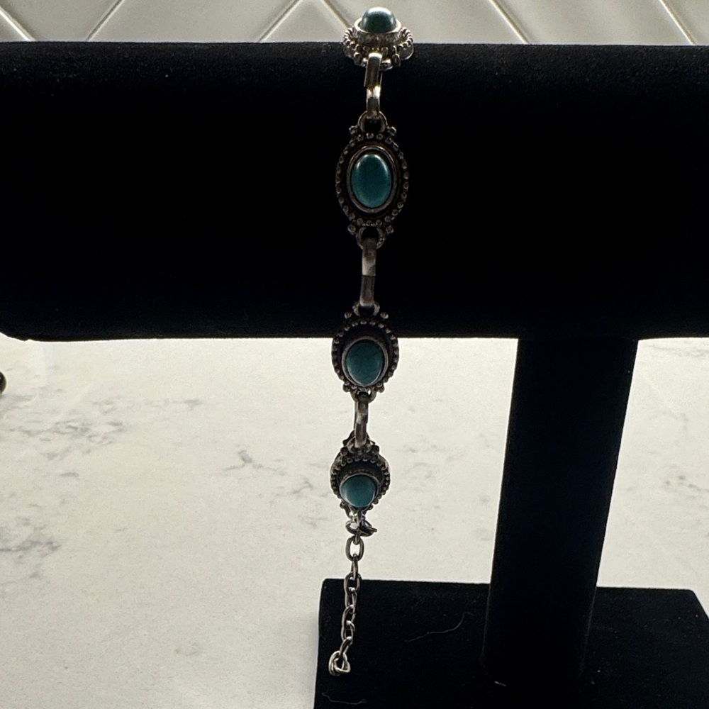 Elegant Silver and Turquoise Bracelet